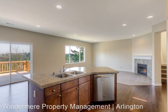 Building Photo - 4 br, 3.5 bath House - 1705 77th AVE SE