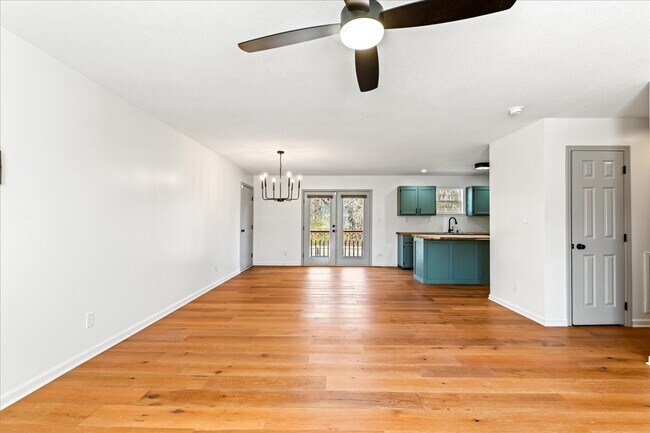 Building Photo - 259 Clover Cir