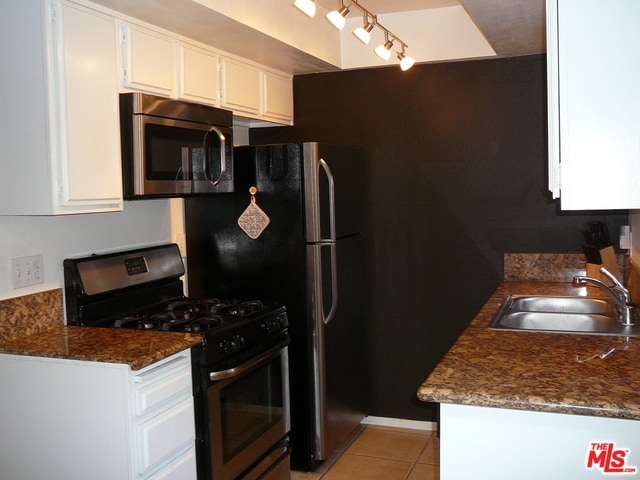 Building Photo - 558 Evergreen St