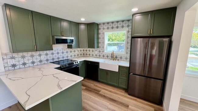 Building Photo - Gorgeous and Available Now!