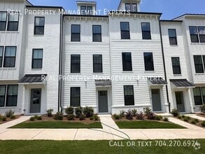 Building Photo - 5027 Layman Dr
