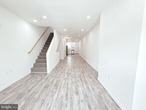 Building Photo - 812 N Payson St