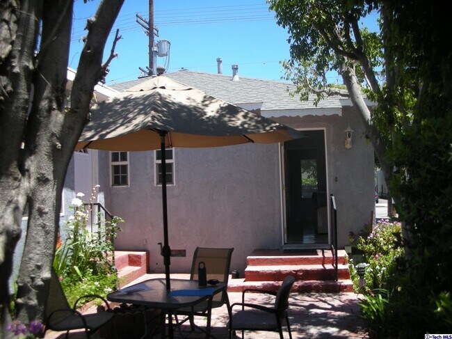 Foto del edificio - 6017 Whitsett Ave
