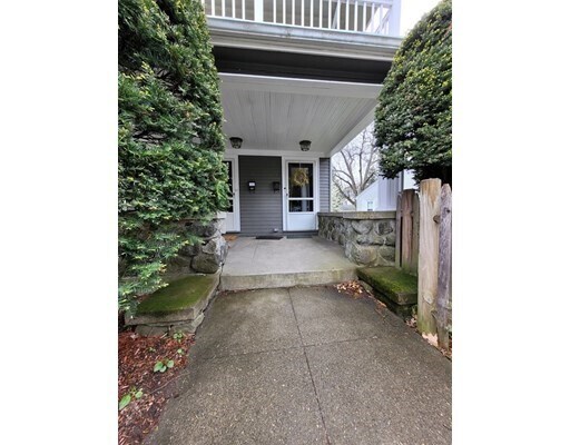 Primary Photo - 152 Plympton St