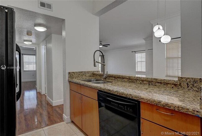 Foto del edificio - 2850 N Oakland Forest Dr