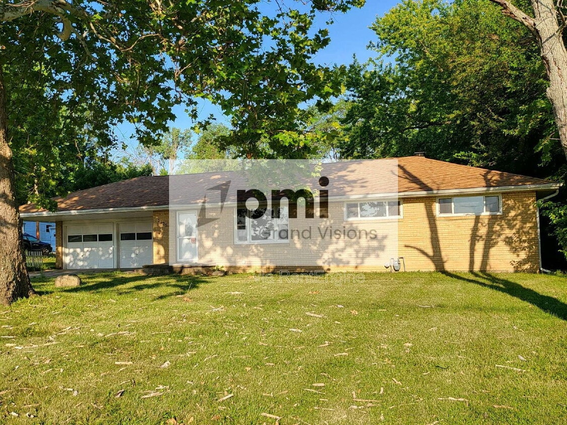 Primary Photo - 1425 S Fairview Ave