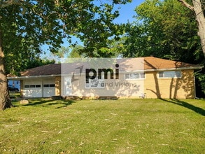 Building Photo - 1425 S Fairview Ave