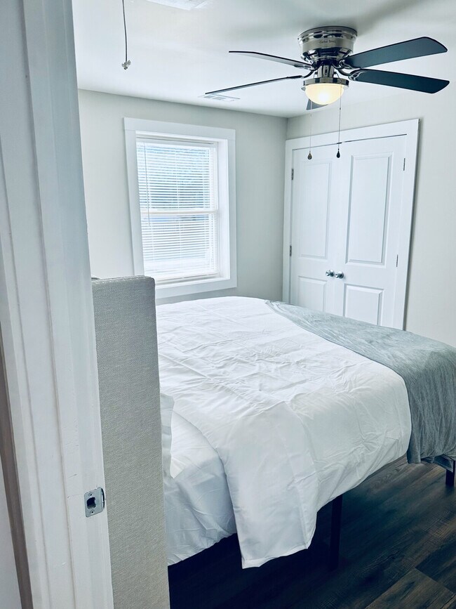 Foto del edificio - 403 Cedar Lane Rd