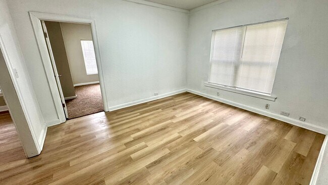 Foto del edificio - Spacious 3 Bedroom Home with Modern Updates & Shop