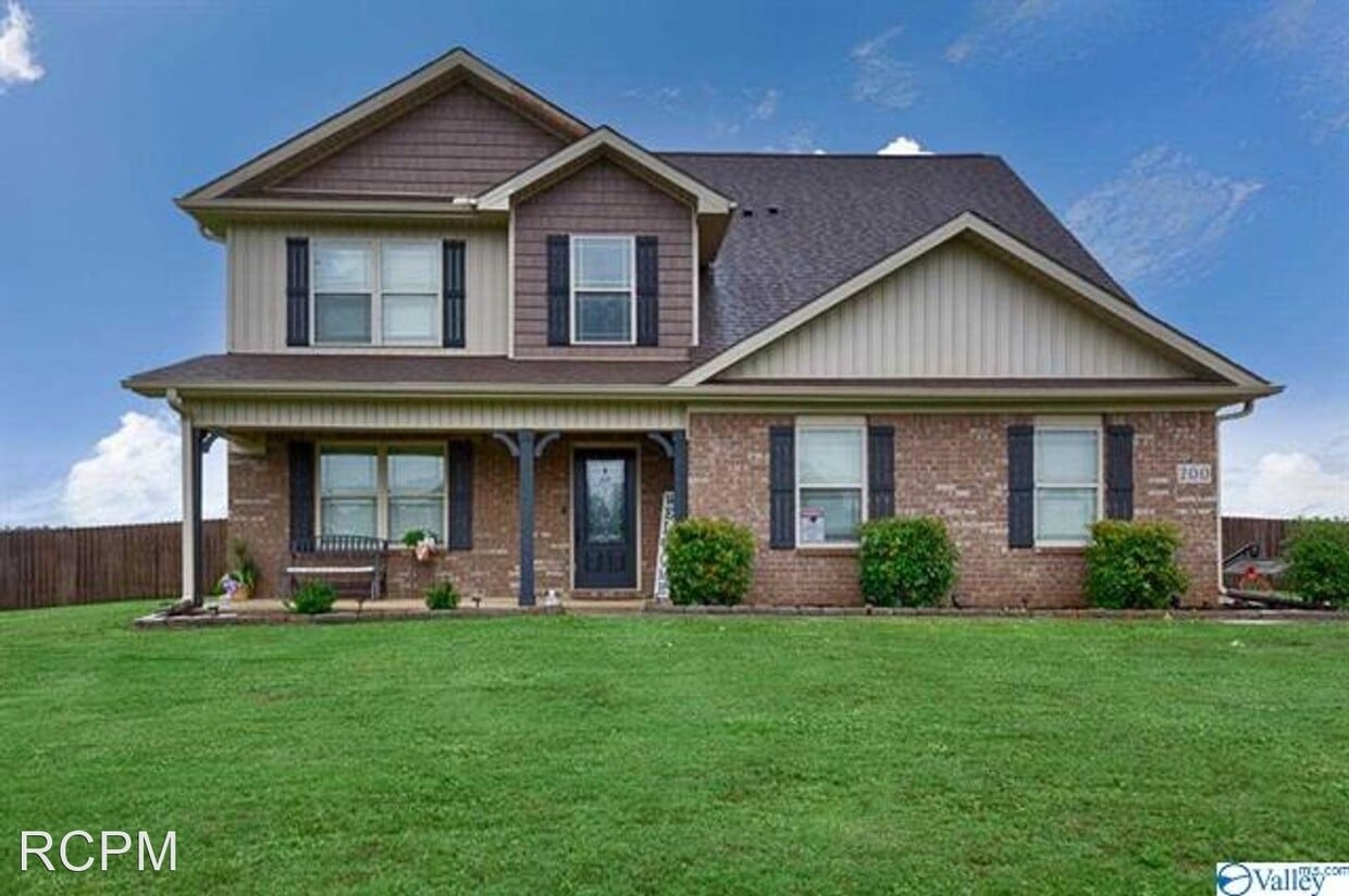 4 br, 2.5 bath House 200 Reeney Drive House Rental in New Market, AL