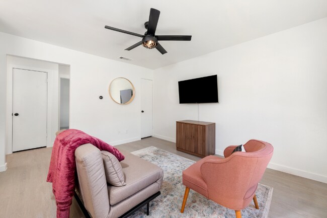 Foto del edificio - 10111 Golden Meadow Dr