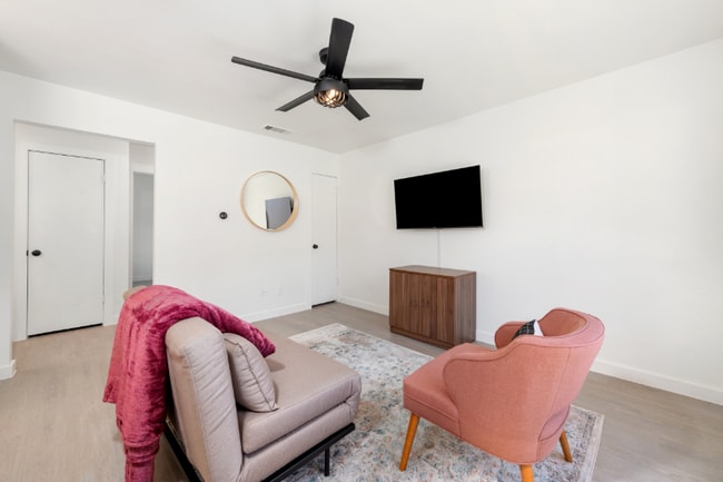 Building Photo - 10111 Golden Meadow Dr