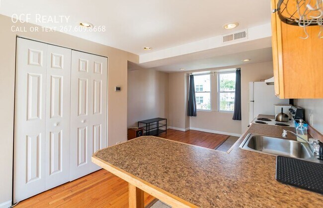 Building Photo - Two Bed University City Apartment