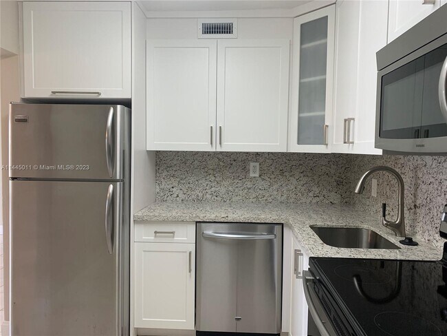 Foto del edificio - 7440 Miami Lakes Dr