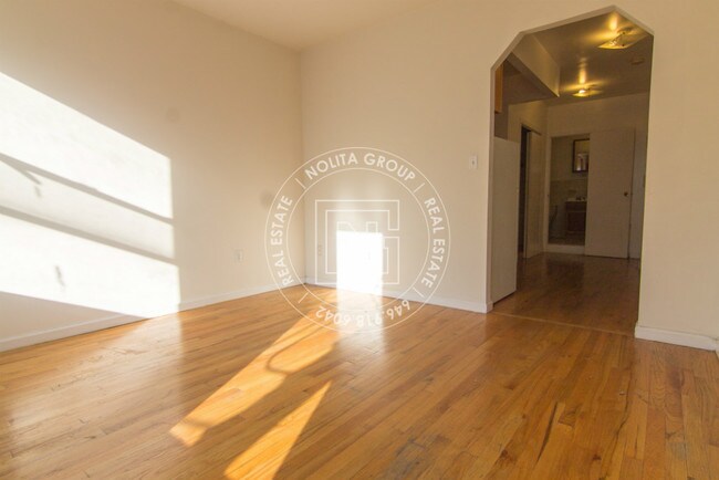 Building Photo - 158 Allen St