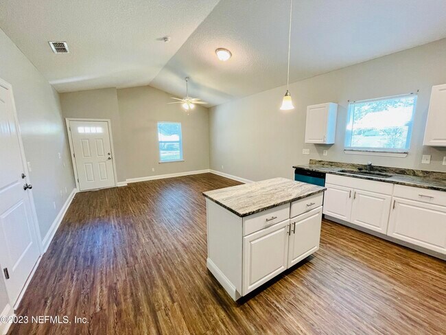 Building Photo - 6630 Zora St