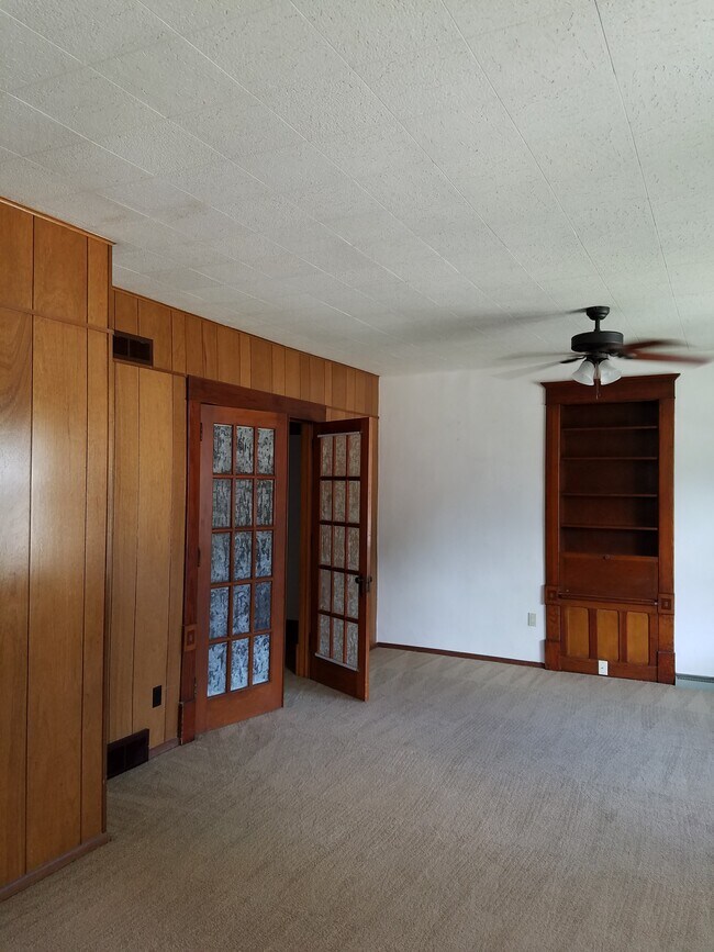 living area - 1522 Main St