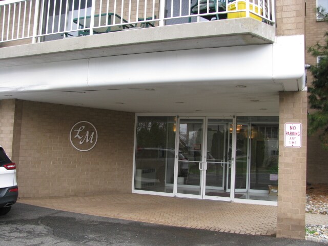 Foto principal - 38 Moonachie Rd