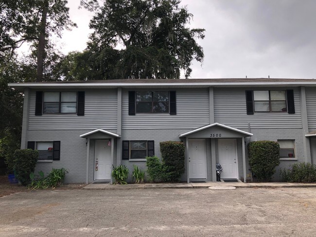 Building Photo - 3500 SW 29th Terrace