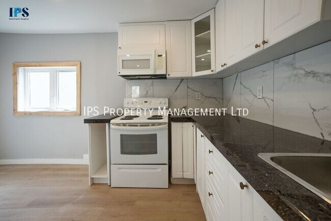 Photo du bâtiment - 2 Bed | 1 Bath - ALL UTILITIES INCLUDED