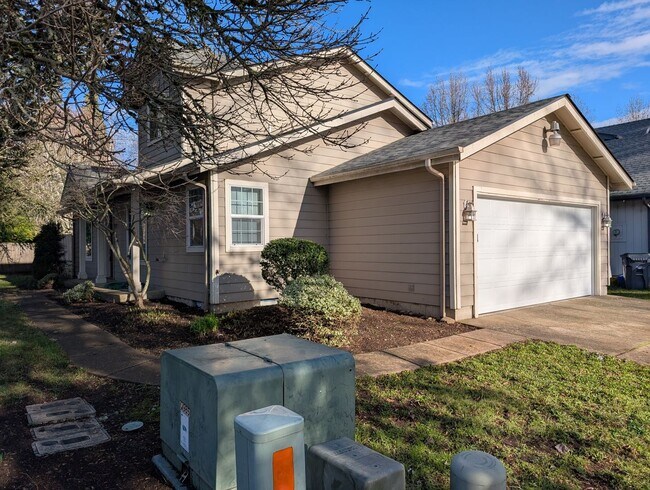 Building Photo - Spacious 3-Bedroom, 2-Bath Home In The River Road Area In Eugene!