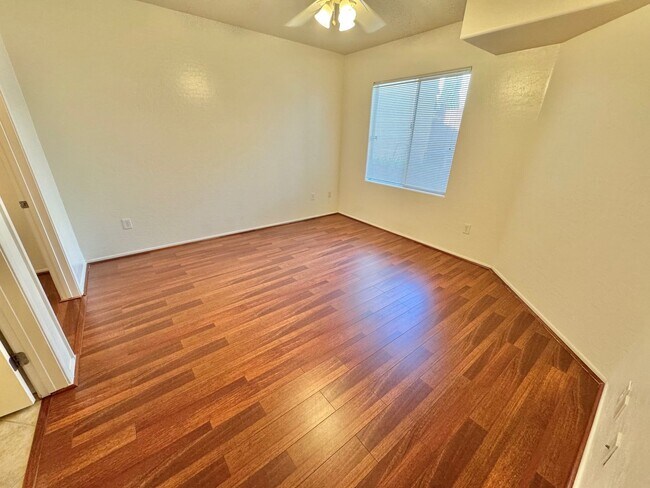 Foto del edificio - Charming 1 bedroom, 1 bathroom condo near Summerlin in desirable West Las Vegas