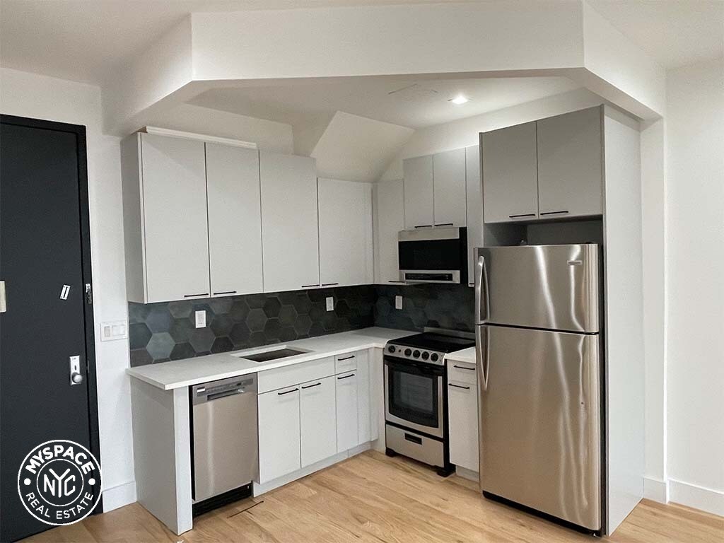 Primary Photo - 735 Fenimore St