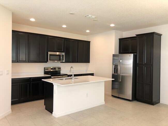 Foto del edificio - 4BD/3.5BA Townhome in Ravenna Winter Garden!