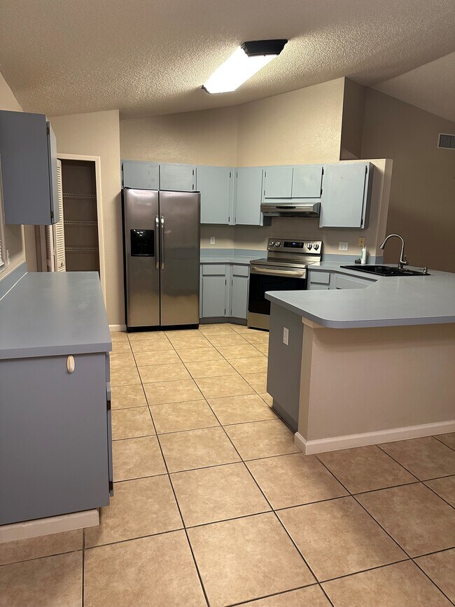 Foto del edificio - 8048 Cloverglen Cir