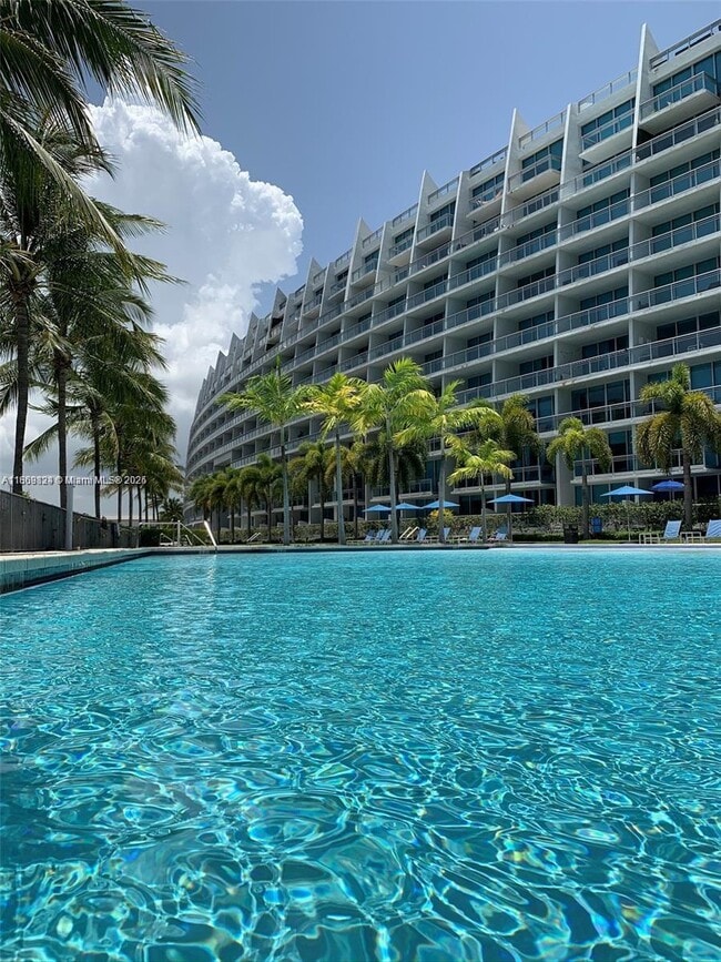 Foto del edificio - 2950 NE 188th St