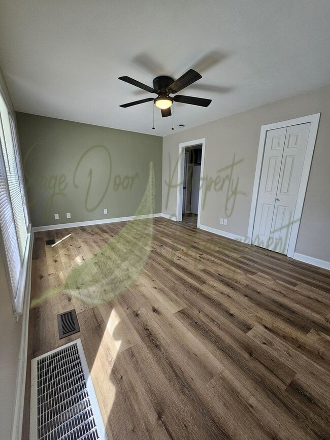 Building Photo - BEAUTIFUL FLOORING!!!