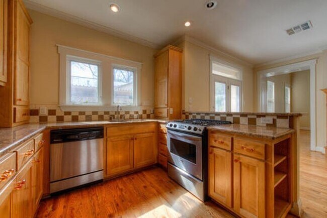 Building Photo - 4527 Avenue B