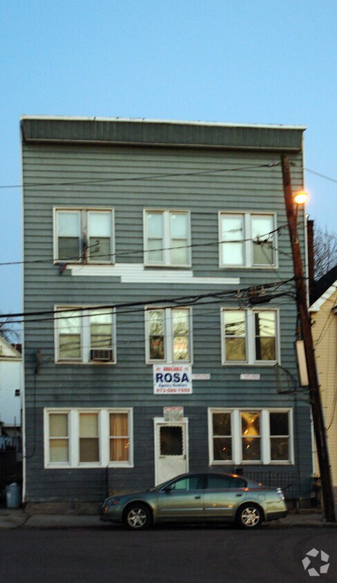Building Photo - 201 Lake St