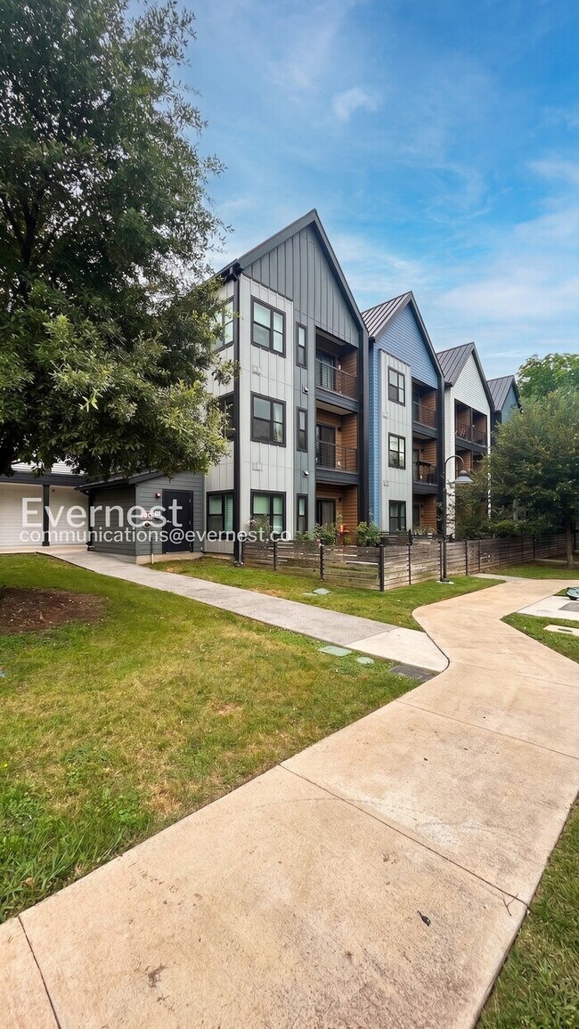 Building Photo - 3101 Govalle Ave