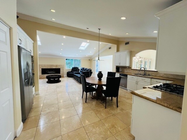 Foto del edificio - 6201 Corbin Ave