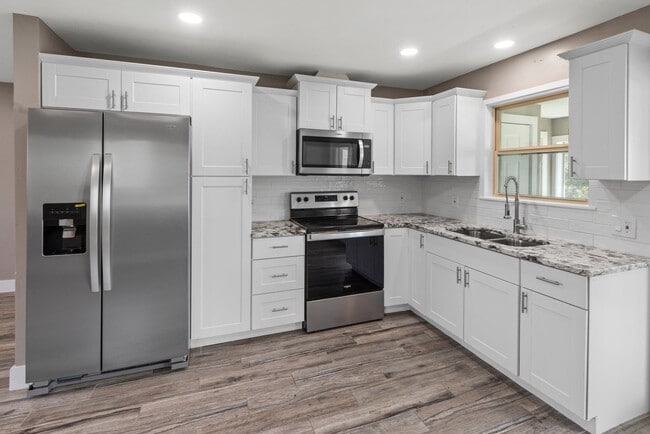 Building Photo - 902-902 Sherwood Forest Dr