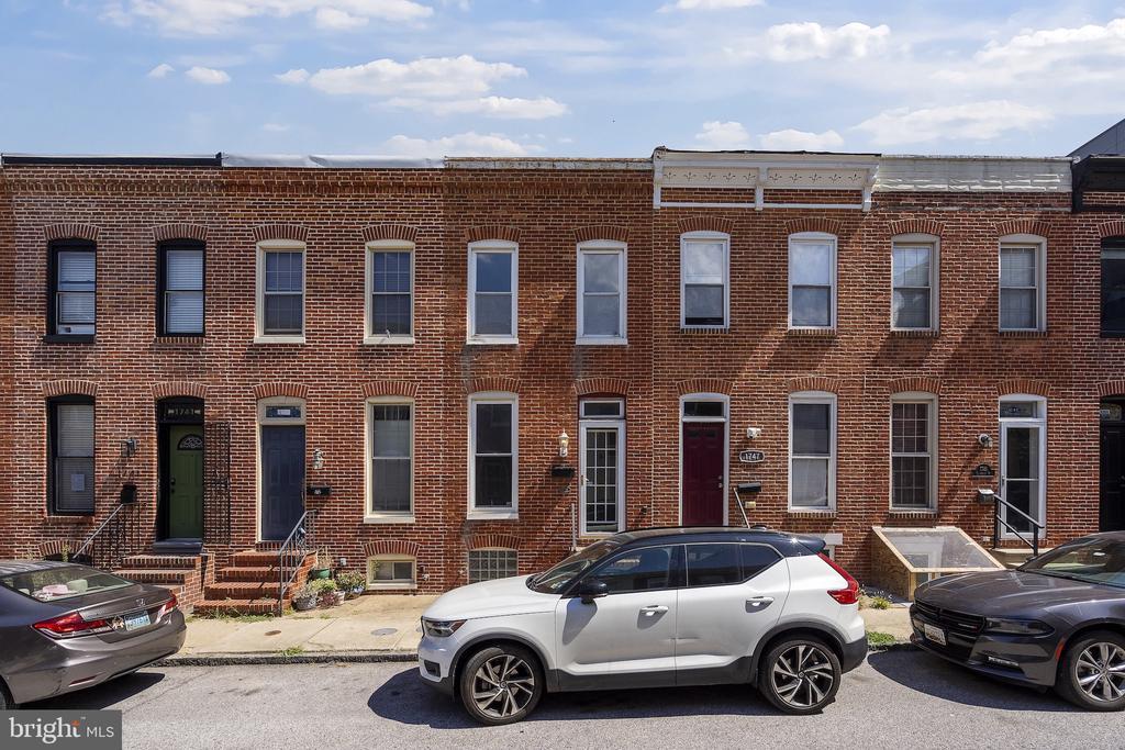 Primary Photo - 1745 Clarkson St