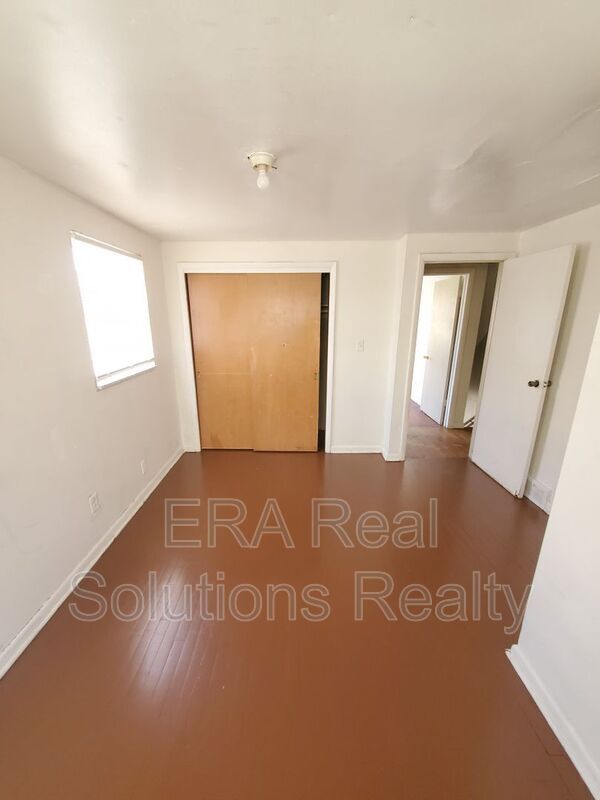 Building Photo - 315 S Napoleon Ave