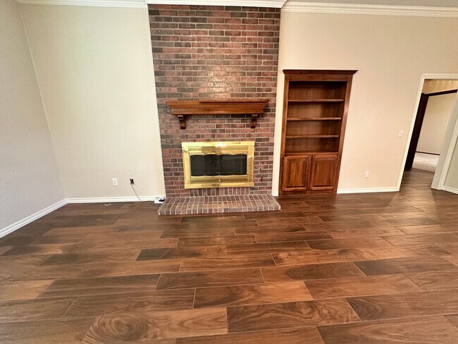 Building Photo - 4 Bedroom Edmond House