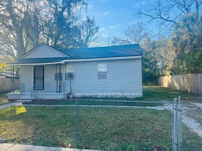 Photo - **Move in ready 3/1 Single Family home 32254