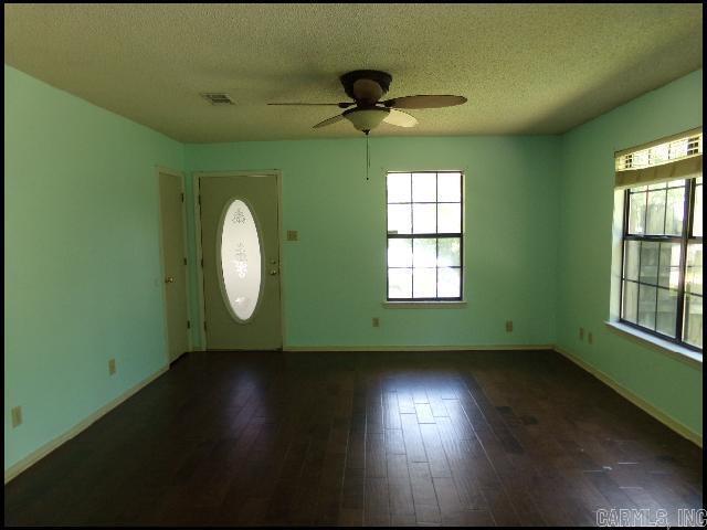 Building Photo - 222 Valley View Dr