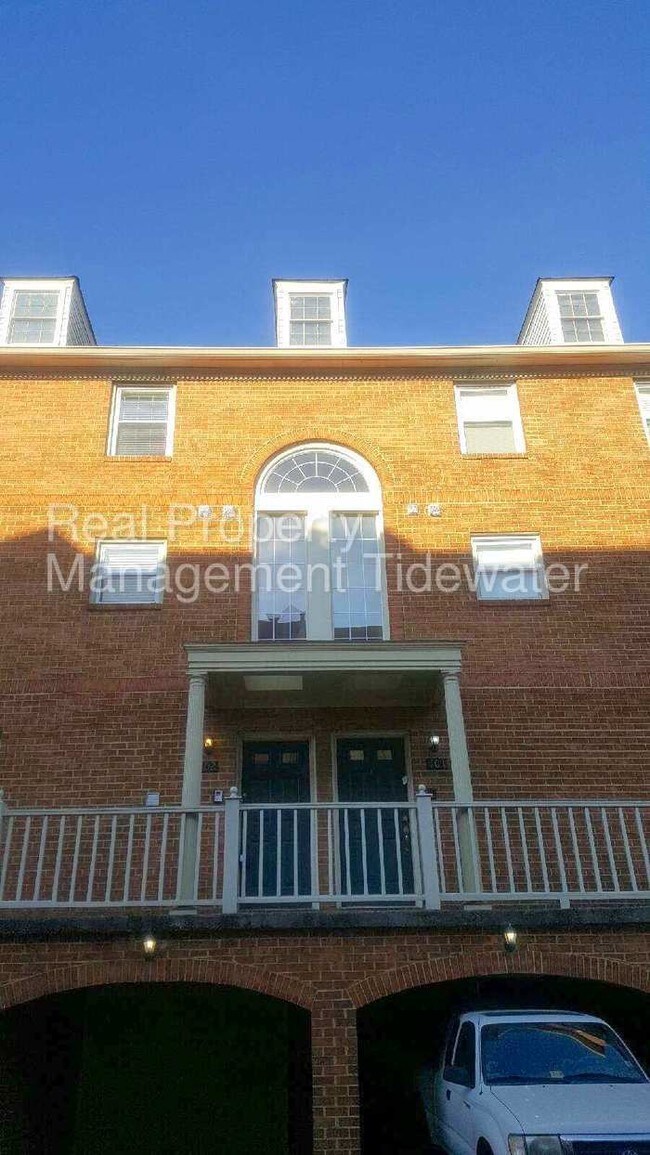 Building Photo - 543 W 20th St