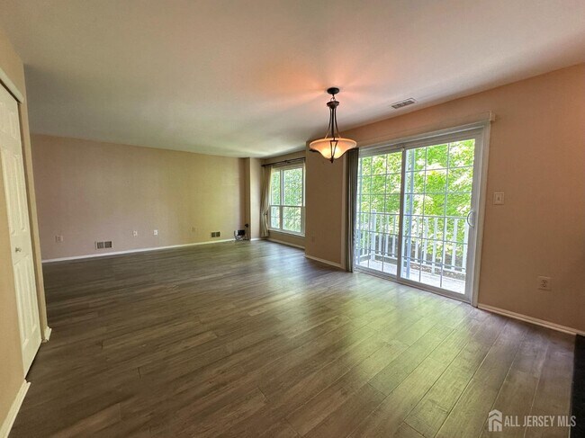 Foto del edificio - 214 Sapphire Ln