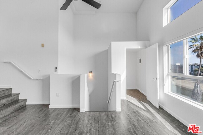 Foto del edificio - 4980 S Centinela Ave