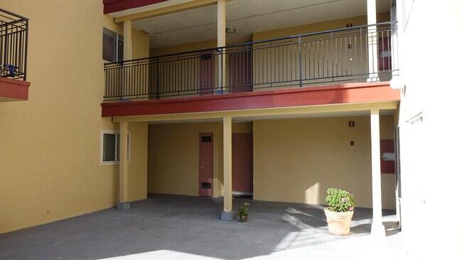 Foto del edificio - 2606 Benvenue Ave