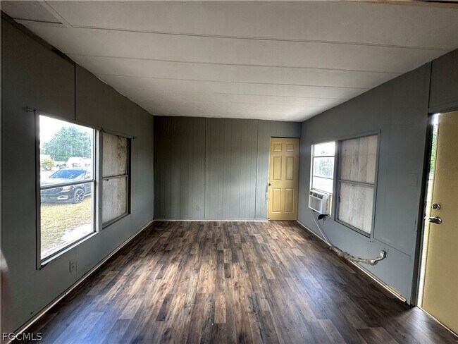 Building Photo - 8086 Heck Dr