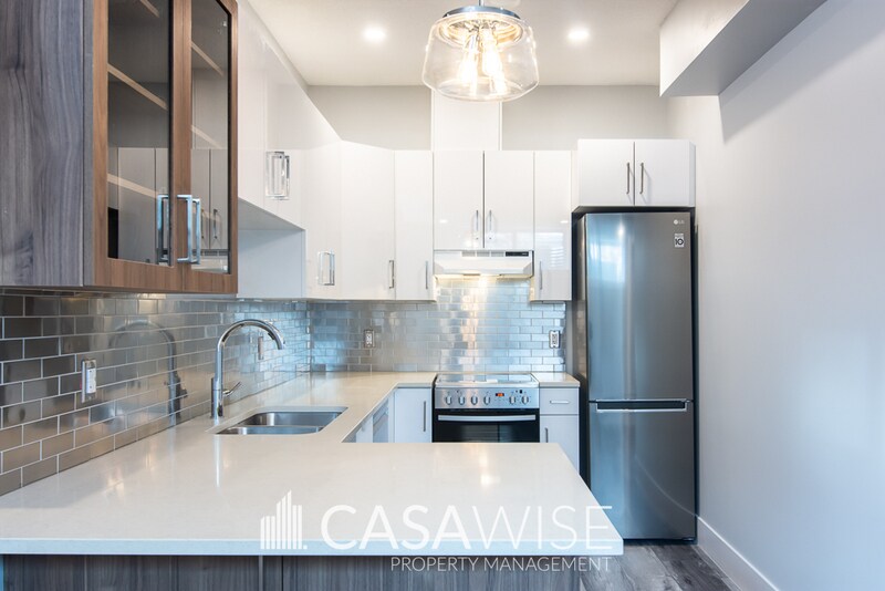 Photo principale - 10934-10972 72 Ave NW