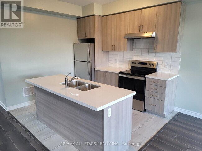 Building Photo - 1 Royal Collection Wy