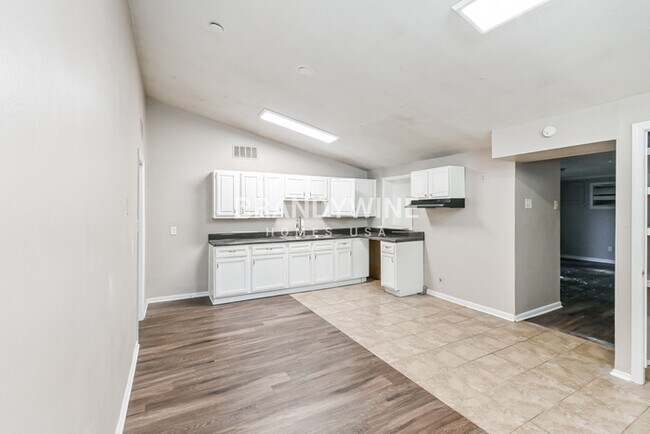 Foto del edificio - 4825 Cottonwood Rd