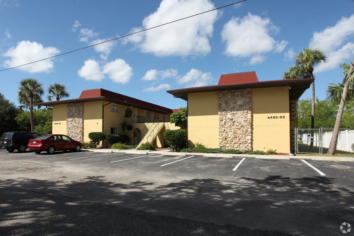 Primary Photo - Charlotte Harbor Apartments